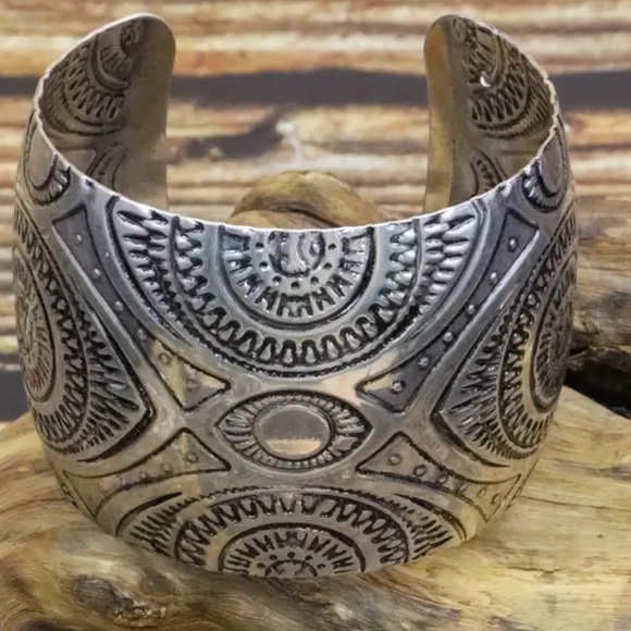BOHO Silver Embossed Inca Aztec Motif Wide Cuff Open Bracelet NIB - Picture 4 of 5